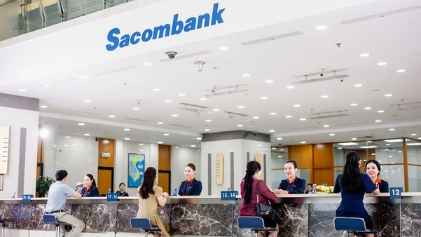 Mạng lưới chi nhánh Sacombank luôn tấp nập khách hàng giao dịch